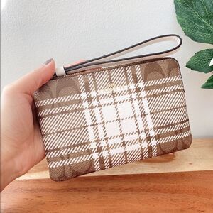 Coach Corner Zip‎ Wristlet In Signature Canvas With Hunting Fishing Plaid…